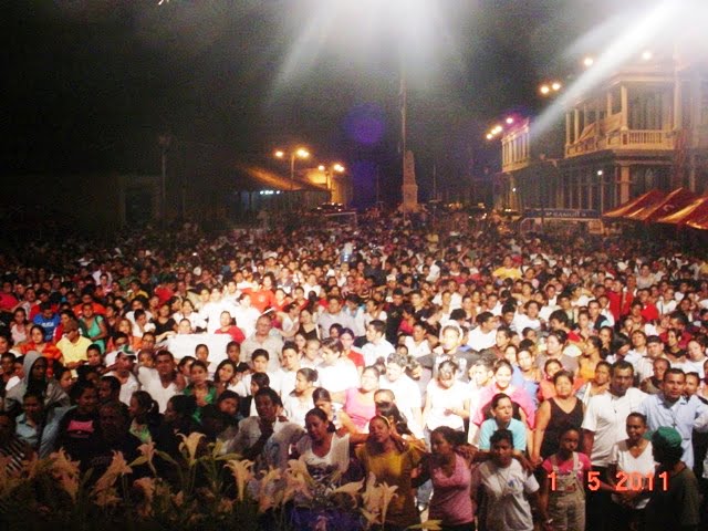 Una muestra de la gradeza de Juan Pablo II, frente a un pueblo que lo respeta y quiere